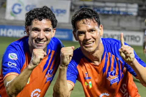 Lobos UPNFM humilla a Roberto Moreira y anuncia la drástica medida que aplicará para el otro torneo
