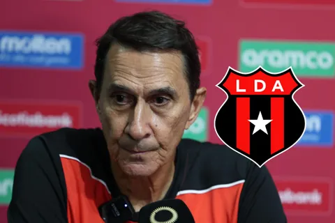 Alexandre Guimaraes como DT de Alajuelense.