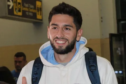 Nicolás Samayoa viajó a Rumanía para unirse a su nuevo club