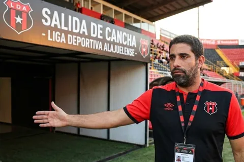 Desde Alajuelense lo mandarían al ascenso.