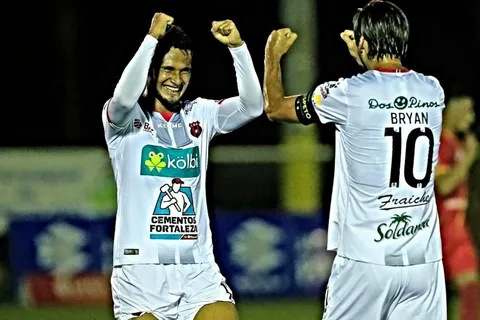Los elogios de un jugador hondureño al capitán de Alajuelense, Bryan Ruiz