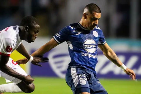 "Sé lo que están sintiendo": Alejandro Reyes impacta a Motagua con sus declaraciones tras vencer a Olimpia