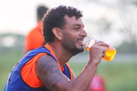 Michael Barrantes se mostró con su nuevo club.