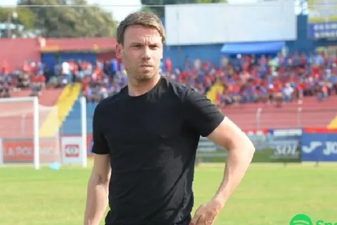Juan Cortés deja Once Deportivo y crecen los rumores de su llegada a Alianza