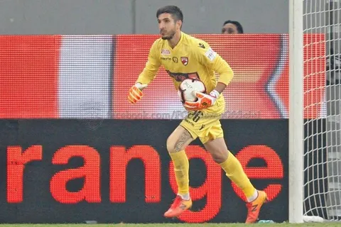 Penedo cae goleado nuevamente con el Dinamo de Bucarest