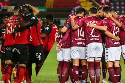 Polémica arbitral en Costa Rica: el dato que pone a Saprissa y Alajuelense en la mira