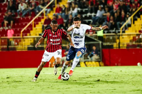 Cartaginés y Alajuelense empataron sin goles. (Foto: La Nación)