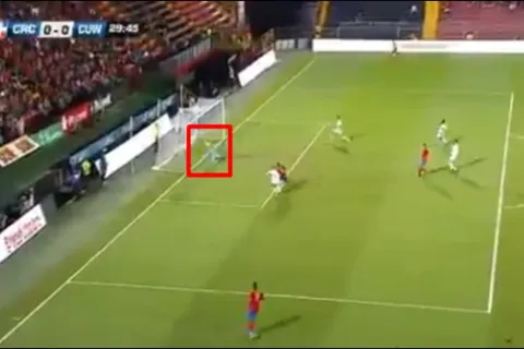 Sensacional atajada de Keylor Navas mantuvo a Costa Rica con vida ante Curazao