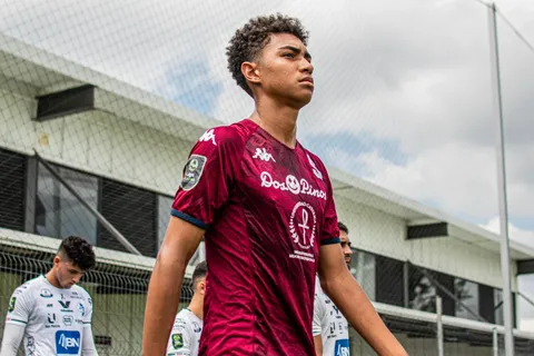 Salto a la élite: Saprissa hace oficial la noticia de Kenay Myrie que sorprende a Costa Rica