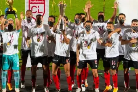 Ex campeón con Alajuelense quiere volver.