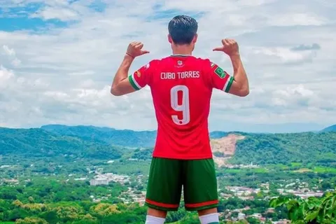 Futbolista mexicano en Costa Rica se rinde ante el CAR de Alajuelense