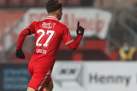 Manfred Ugalde marca su primer gol con el Twente