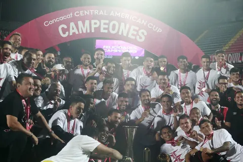 Un ex campeón con Alajuelense iría a otro grande de Costa Rica.