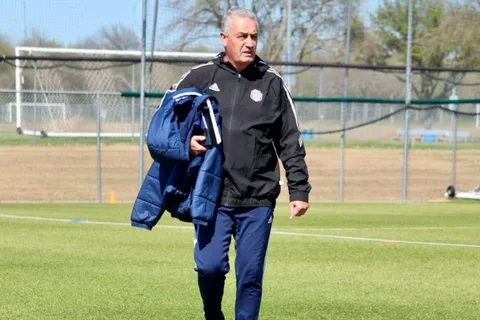 El ayudante de Gustavo Alfaro que ya trabaja con su nueva selección