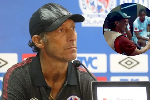 Emotiva arenga de Pedro Troglio a los jugadores de Olimpia