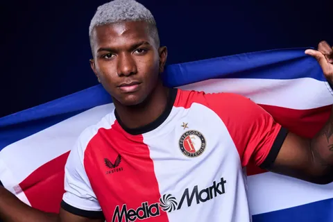Después de años: el inesperado cambio que llega con Jeyland Mitchell al Feyenoord