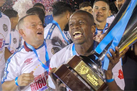 Boniek García se retira del fútbol tras conquistar la 36.
