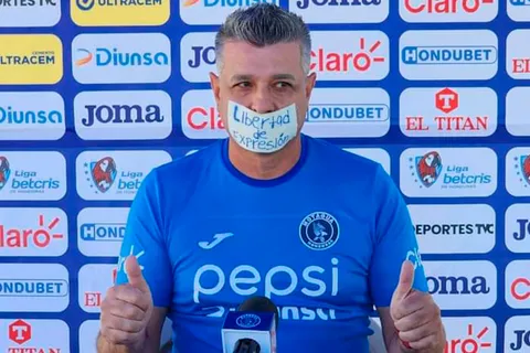Diego Vásquez protestó tras ser suspendido por la Comisión de Disciplina
