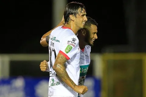 Bryan Ruiz defiende a Alex López: "Va a ser muy importante para nosotros"