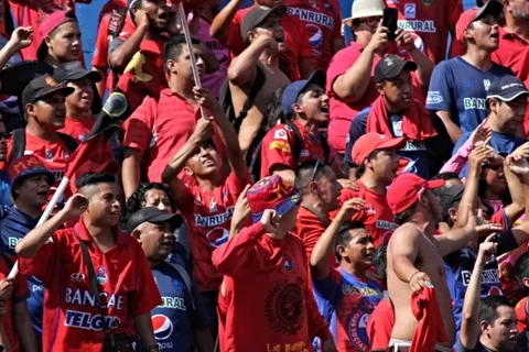La afición de Municipal regresa al estadio ante Comunicaciones