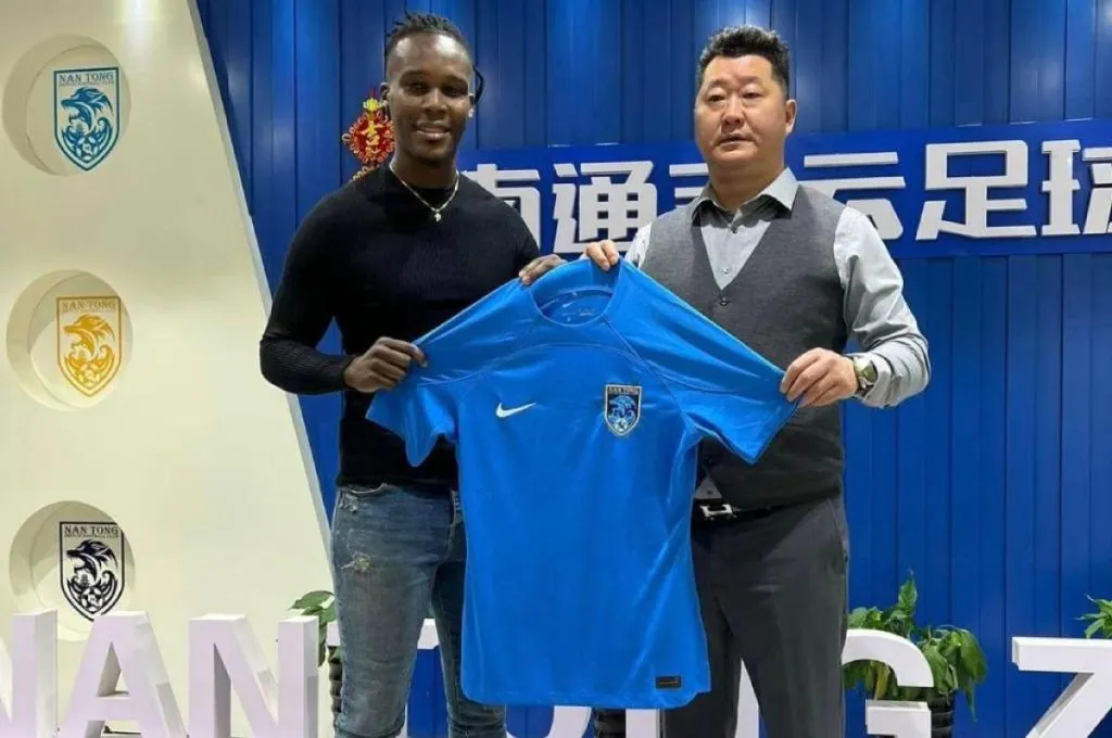 Rubilio Castillo siendo presentado en el Nantong Zhiyun (Foto: Diario Diez)
