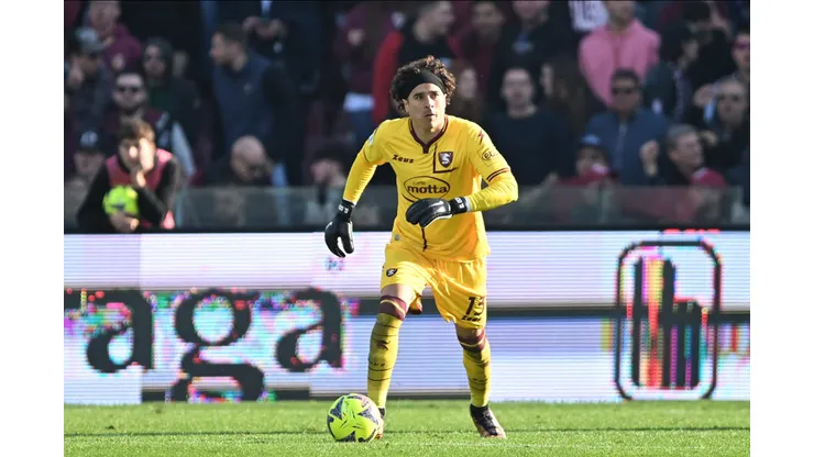 SALERNO, ITALY - JANUARY 04: Guillermo Ochoa of Salernitana during the Serie A match between Salernitana and AC MIlan at Stadio Arechi on January 04, 2023 in Salerno, Italy. (Photo by Francesco Pecoraro/Getty Images)