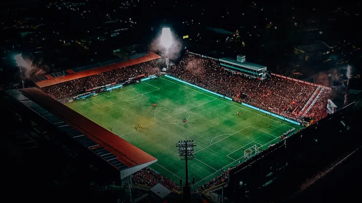 Alajuelense pifia y cede el liderato a Saprissa justo antes del clásico