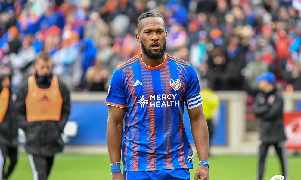 Kendall Waston sufrió lo mismo que Javon East en el FC Cincinatti.