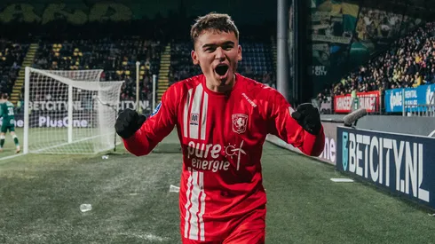 Manfred Ugalde marcó doblete con el Football Club Twente