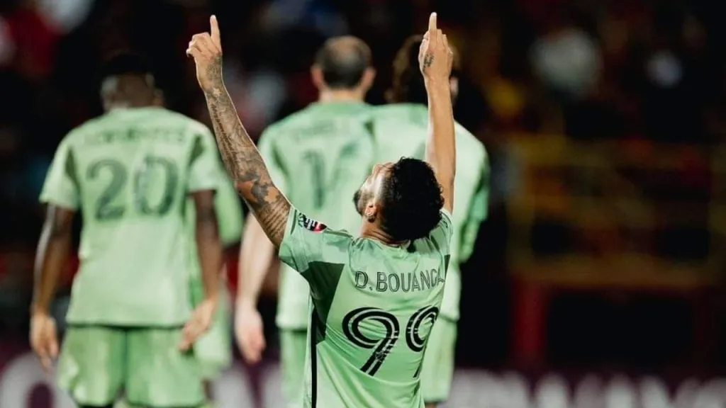 Denis Bouanga anotó triplete este jueves ante Alajuelense (LAFC)