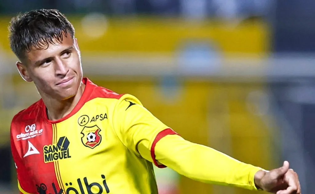 La llegada de Jafet Soto al banqiillo florense parece haberle caído de perlas al delantero Contreras (CSH)