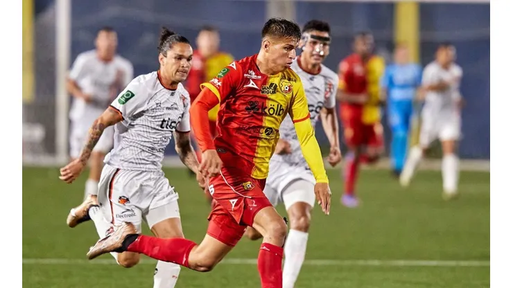 Anthony Contreras rompe su sequía y es la figura goleadora en Herediano