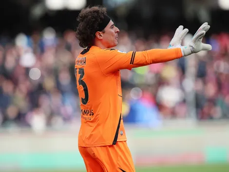 Dos grandes de Europa preguntan por Guillermo Ochoa  