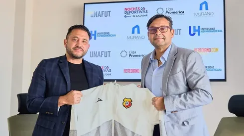 La sanción que Jeaustin Campos recibió tras lanzar agua a aficionados