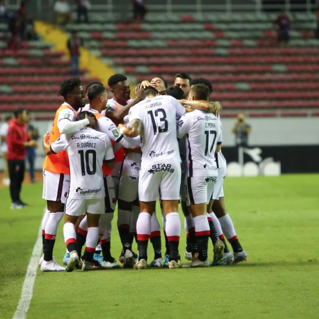 Los manudos celebraron con todo su pase a semifinales (LDA)