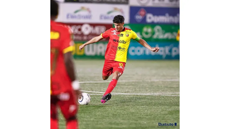 ¿Se va de Herediano? El panorama con el futuro de Yeltsin Tejeda