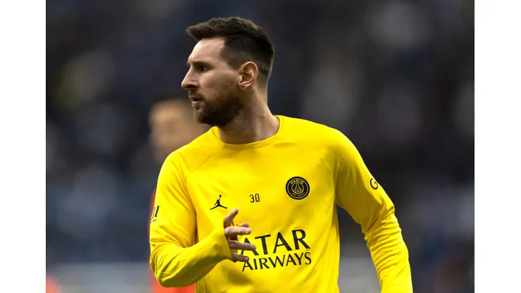 RIYADH, SAUDI ARABIA - JANUARY 19: Lionel Messi of Paris Saint-Germain warms up prior to the Winter Tour 2023 friendly between Paris Saint-Germain and Riyadh XI at King Fahd International Stadium on January 19, 2023 in Riyadh, Saudi Arabia. (Photo by Yasser Bakhsh/Getty Images)