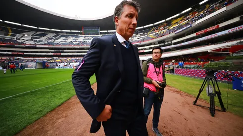 MEXICO CITY, MEXICO - MARCH 07: Robert Siboldi, head coach of Cruz Azul looks on during the 9th round match between Cruz Azul and Tijuana as part of the Torneo Clausura 2020 Liga MX at Azteca Stadium on March 07, 2020 in Mexico City, Mexico. (Photo by Hector Vivas/Getty Images)
