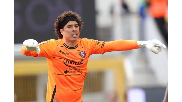 LA SPEZIA, ITALY - APRIL 02: Francisco Guillermo Ochoa goalkeeper of US Salernitana gestures during the Serie A match between Spezia Calcio and Salernitana at Stadio Alberto Picco on April 2, 2023 in La Spezia, Italy. (Photo by Gabriele Maltinti/Getty Images)