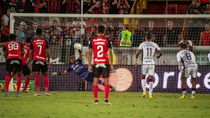 ¿Cuanto tiempo le tomaría a Alajuelense empatar a Saprissa en clásicos ganados?
