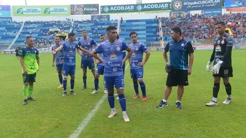 FESFUT canceló dos torneos más en El Salvador tras la tragedia en el Cuscatlán.
