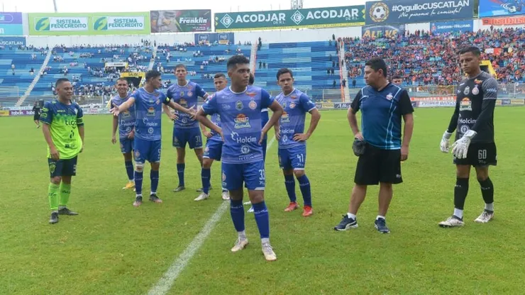FESFUT canceló dos torneos más en El Salvador tras la tragedia en el Cuscatlán.