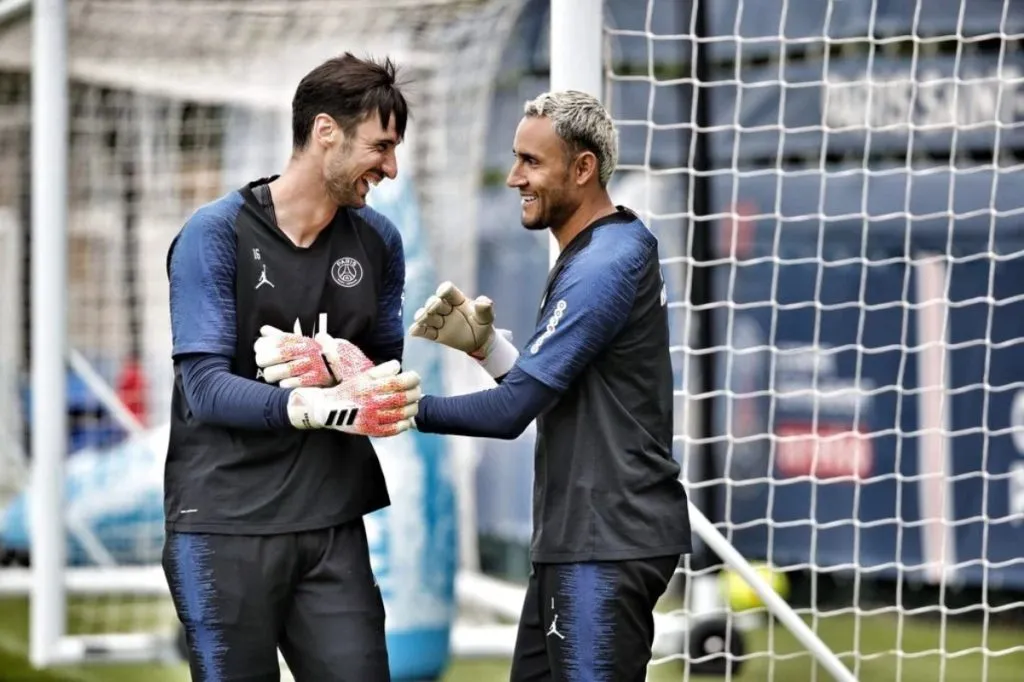 Sergio Rico y Keylor Navas entrenando con el PSG