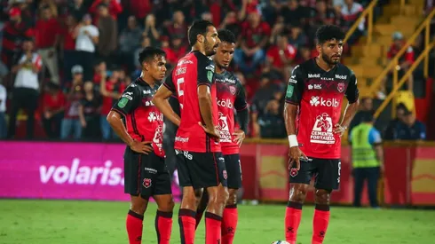 Alajuelense tiene al goleador del torneo