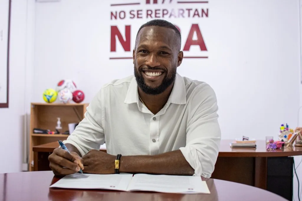 Kendall Waston extendió su contrato con los morados por 3 años y medio más (Saprissa)