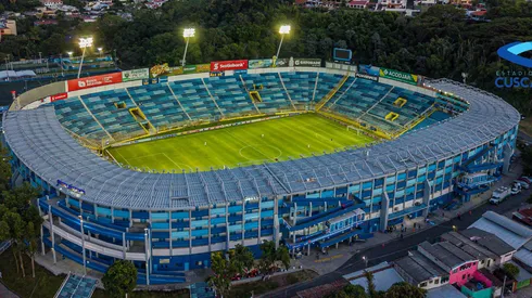 El estadio Cuscatlán estuvo cerca de ser cerrado por las deudas (Estadio Cuscatlán)