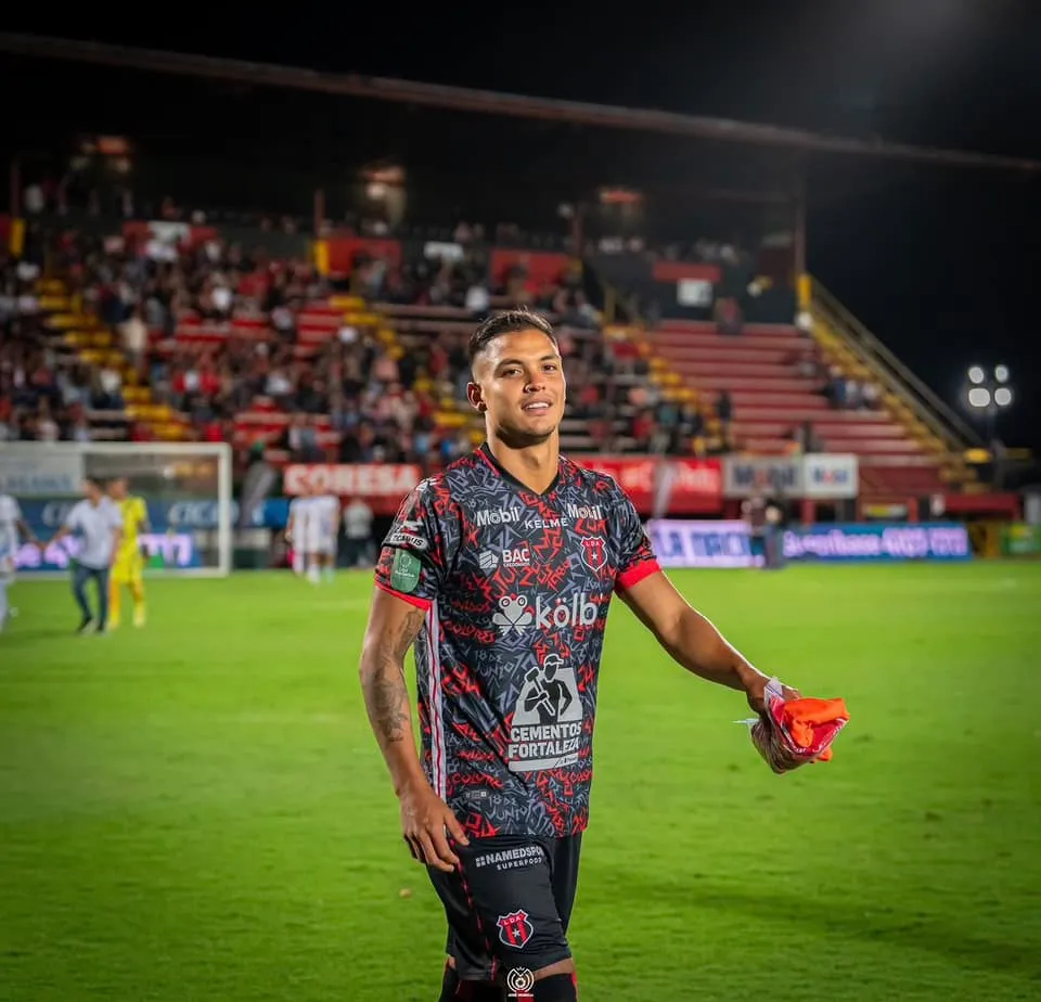 Eric Cabalceta tambien finaliza su vínculo con los manudos al terminar el presente año (Facebook)