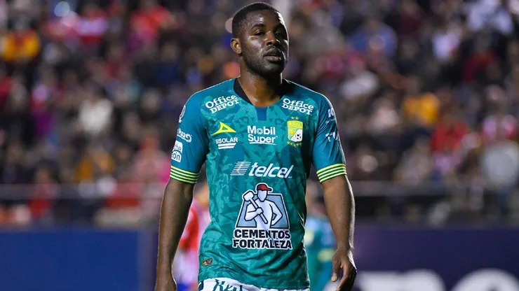 Joel Campbell con el León