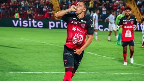 Un golazo a lo "Maradona" estuvo presente en Costa Rica