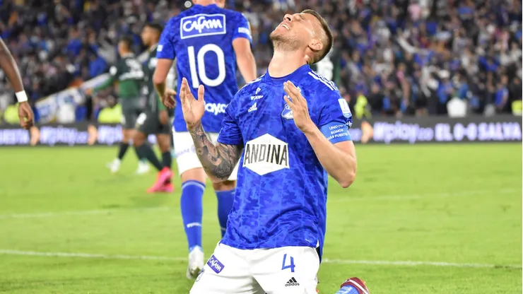 BOGOTÁ - COLOMBIA, 06-08-2022: Juan Vargas jugador de Millonarios celebra después de anotar el gol de su equipo durante partido entre Millonarios y Deportivo Cali por la fecha 6 de la Liga BetPlay DIMAYOR II 2022 jugado en el estadio Nemesio Camacho El Campín en Bogotá. / Juan Vargas Player of Millonarios celebrate after scoring the goal during match between Millonarios and Deportivo Cali for the for the date 6 as part of BetPlay DIMAYOR League II 2022 played at Nemeso Camacho El Campin stadium in Bogota city. Photo: VizzorImage / Felipe Caicedo / Staff